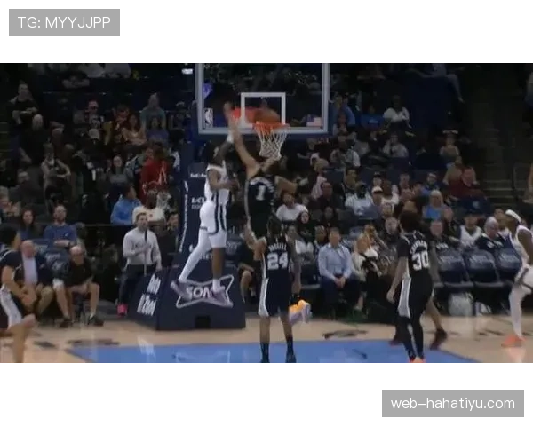 文班亚马挡拆拉开防守空间，助斯波尔斯特拉调整战术效率提升