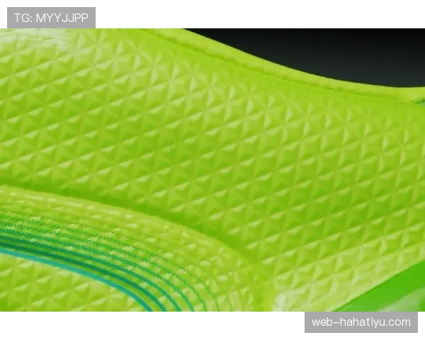 足球比赛对球鞋的规则要求：哪些类型被允许或禁止？